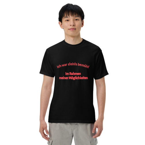 Ein schweres Herren T-Shirt mit dem Aufdruck "Ich war stehts bemüht im Rahmen meiner Möglichkeiten"
